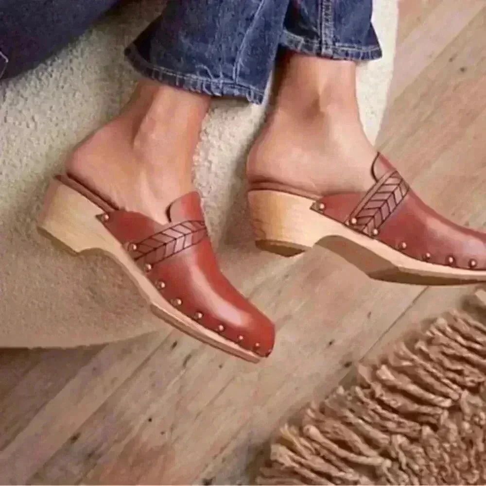 Free People Chloe Clog Brown Leather Wood Studded Shoe EU 38.5 Size 8.5